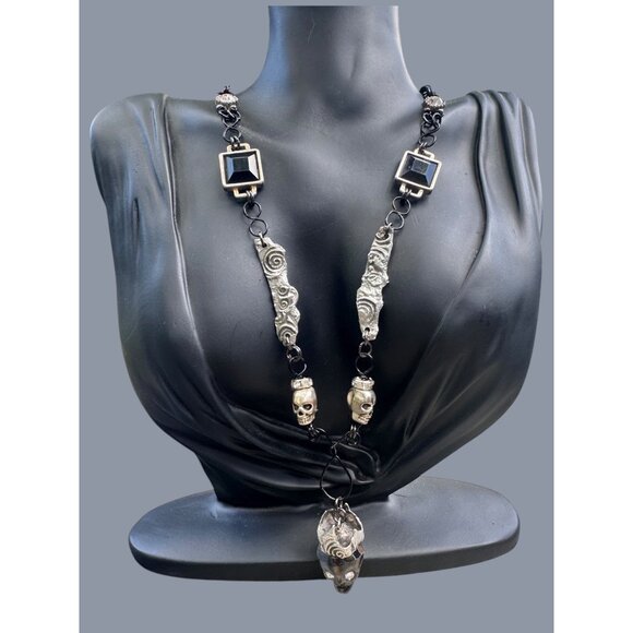 Mixed Media Crystal Skull Pendant VNTG Art-Deco Black Onyx & Silver Metalwork - Picture 11 of 14
